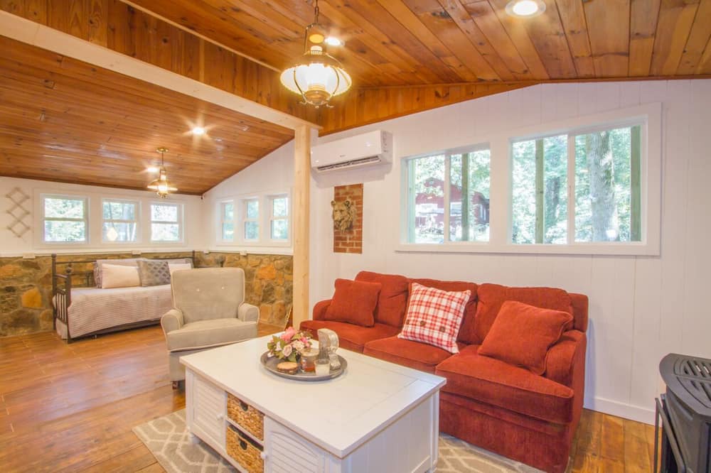 Photo of Livingroom in Rocky Bottom