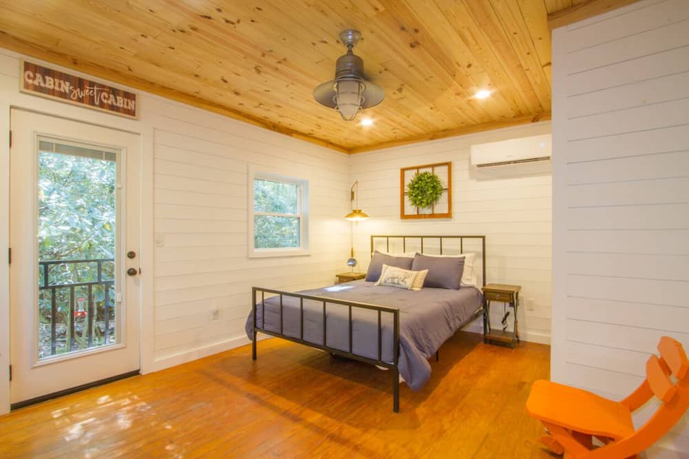 Photo of Bedroom in Rocky Bottom