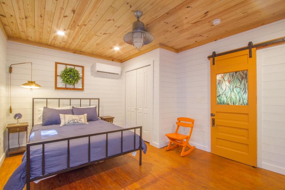 Photo of Bedroom in Rocky Bottom
