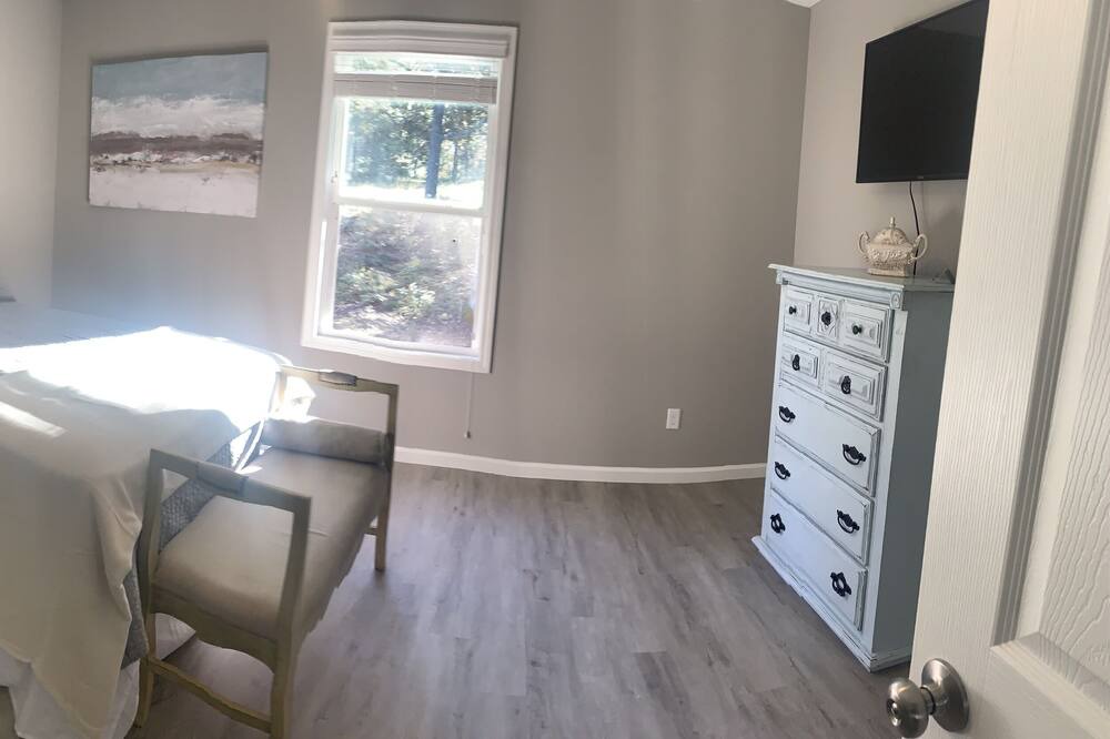 Photo of Bedroom in Benton