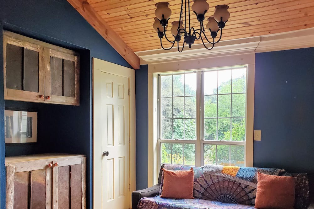 Photo of Livingroom in Madison County