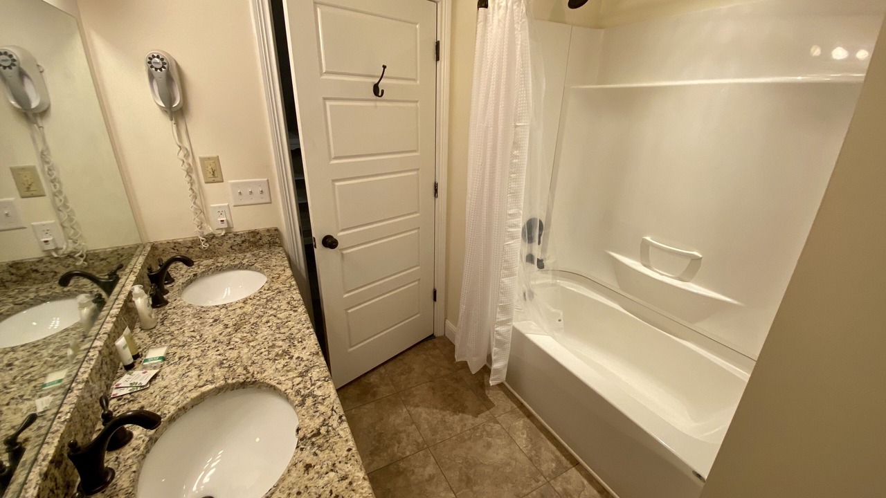 Photo of Bathroom in Leitchfield