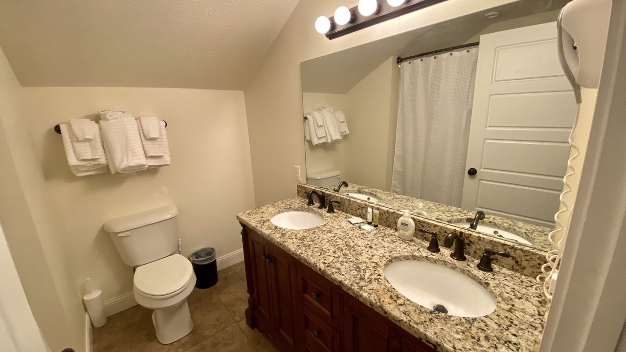 Photo of Bathroom in Leitchfield