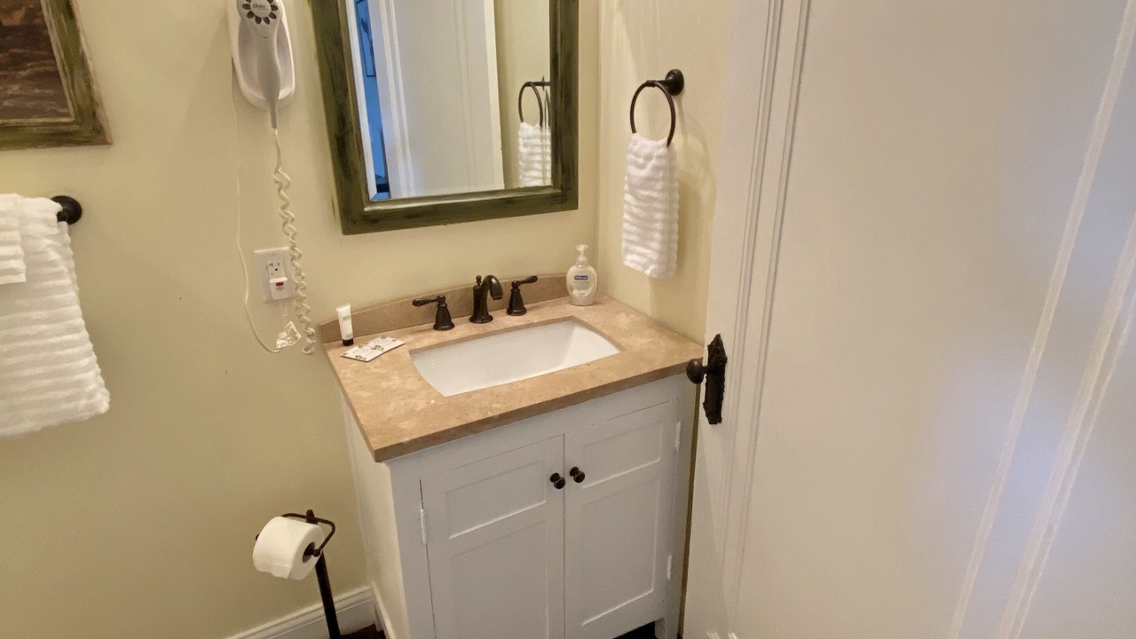 Photo of Bathroom in Leitchfield