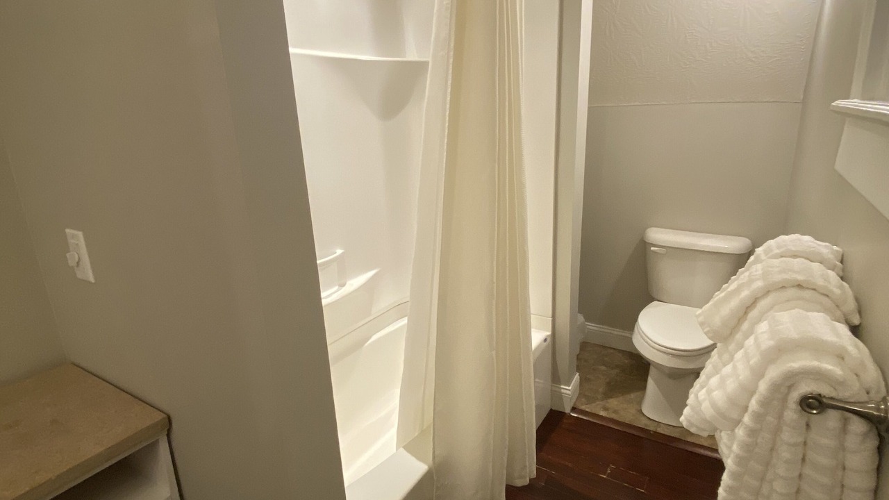 Photo of Bathroom in Leitchfield