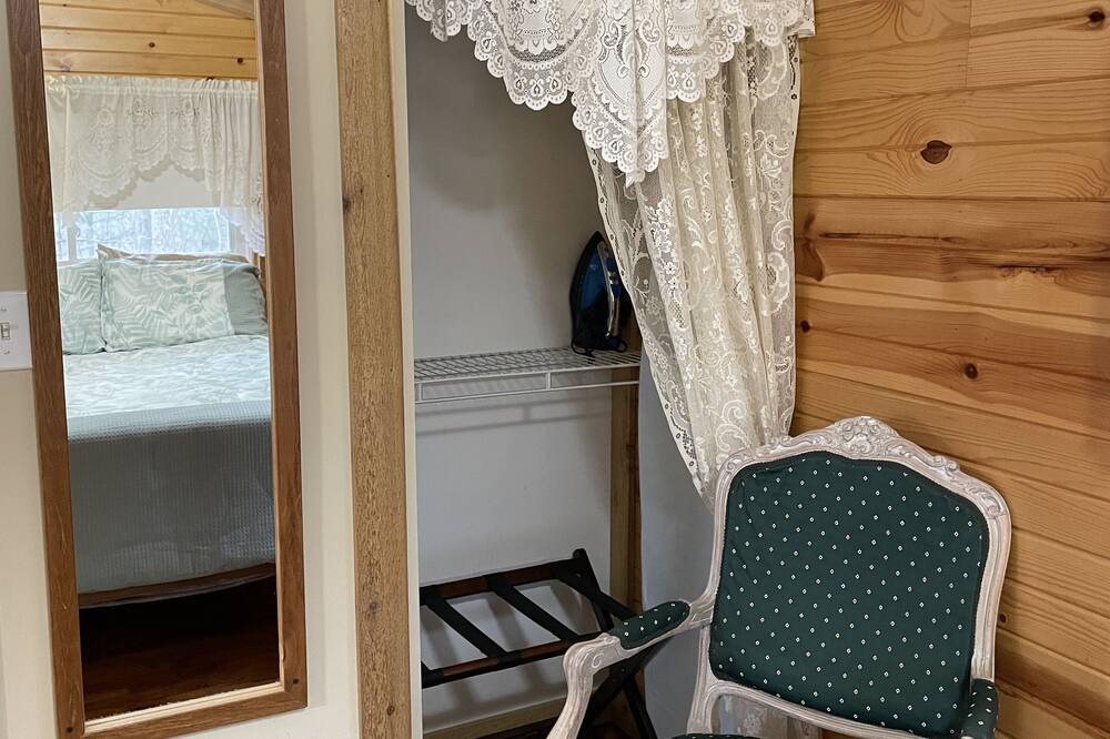 Photo of Bedroom in Royal Pines