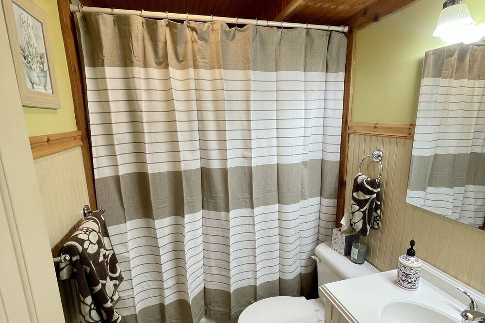 Photo of Bathroom in Royal Pines