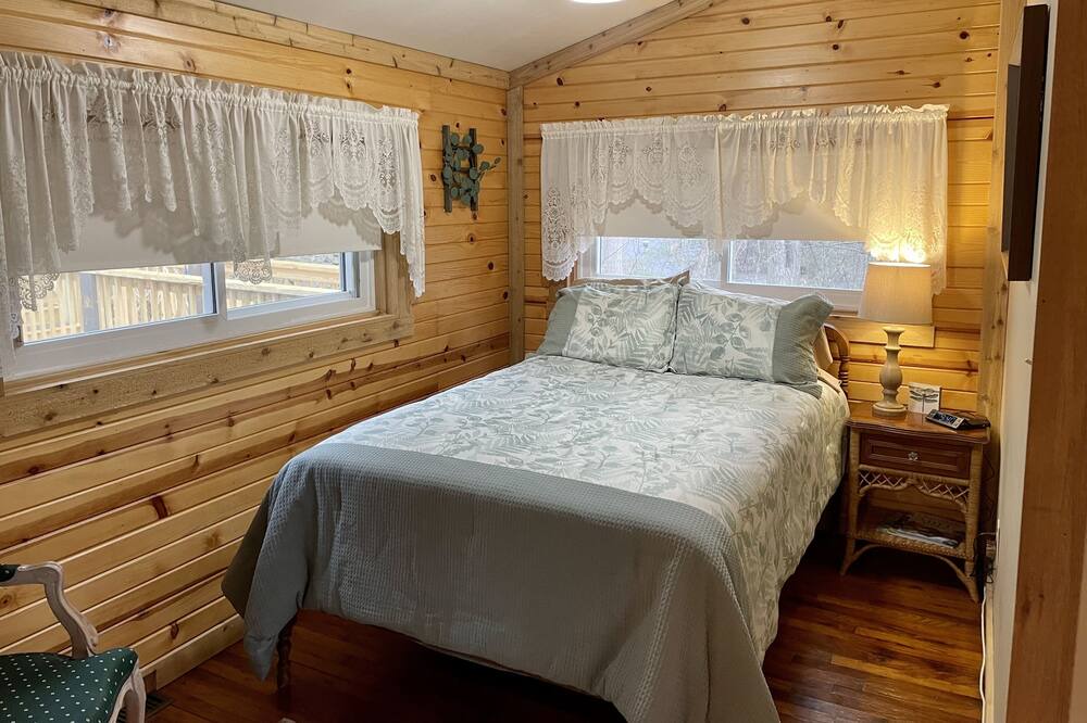 Photo of Bedroom in Royal Pines