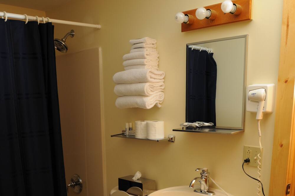 Photo of Bathroom in Blue Jay