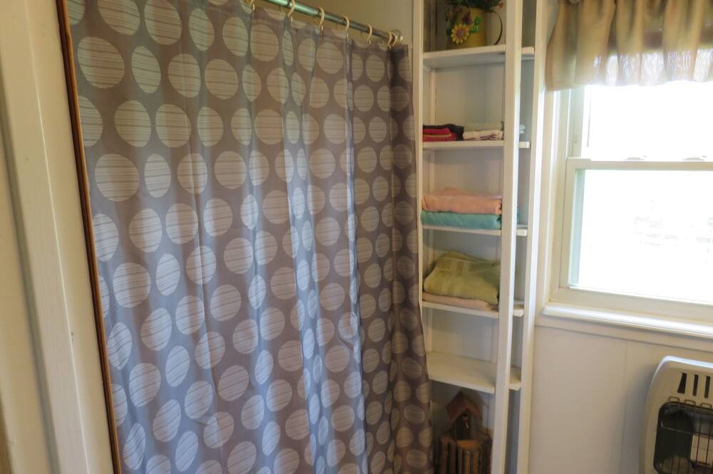 Photo of Bathroom in East Bernstadt