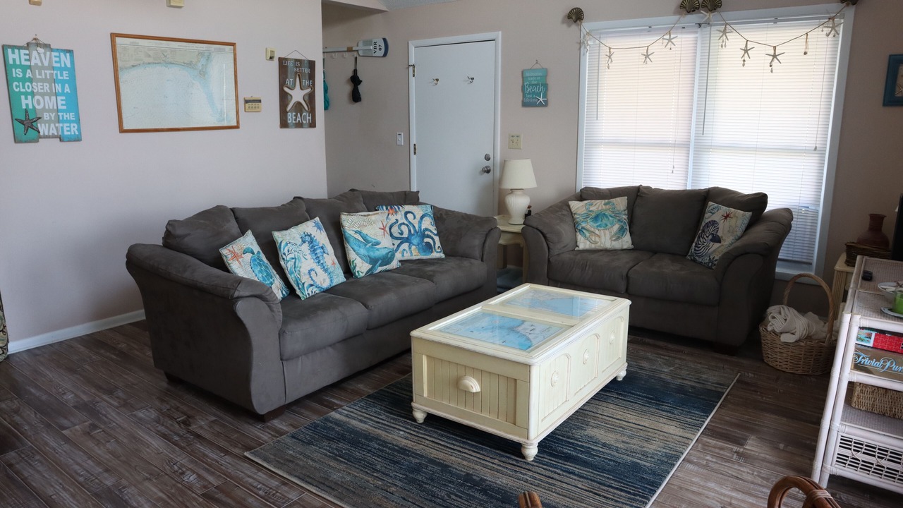 Photo of Livingroom in Oak Island