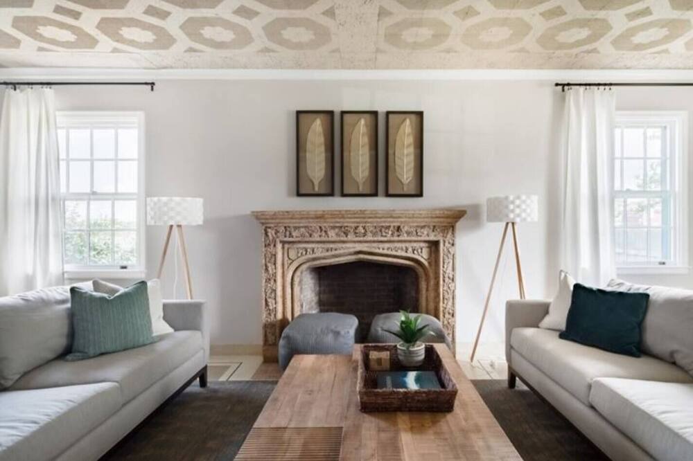 Photo of Livingroom in Downtown Knoxville