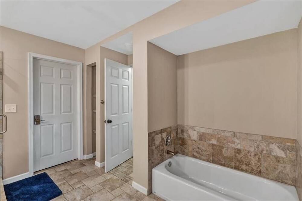Photo of Bathroom in Moneta