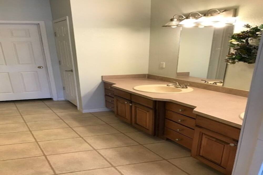 Photo of Bathroom in Allons