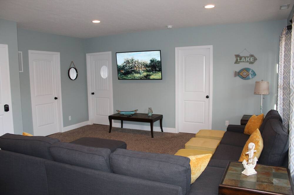 Photo of Livingroom in Lakeside Estates