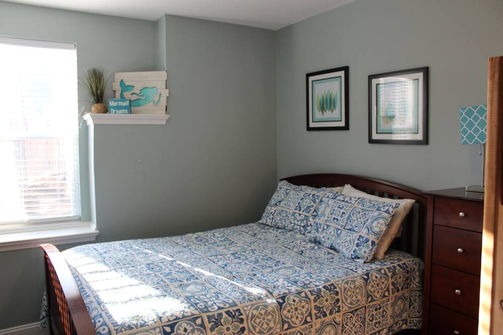 Photo of Bedroom in Lakeside Estates