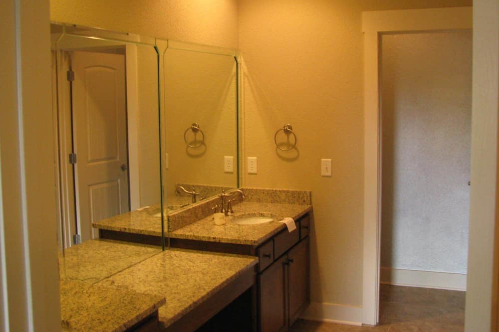 Photo of Bathroom in Rising Fawn