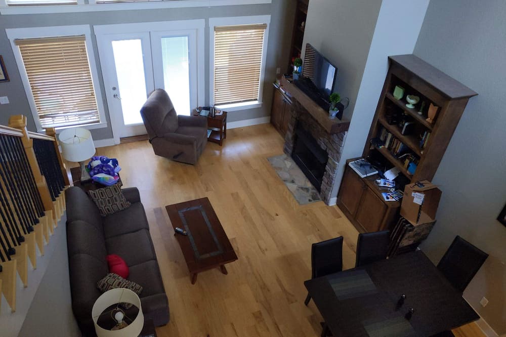 Photo of Livingroom in Rising Fawn