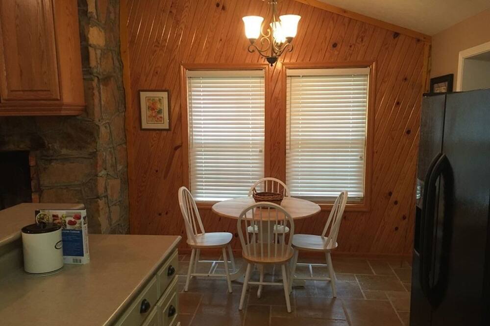 Photo of Kitchen in Leitchfield
