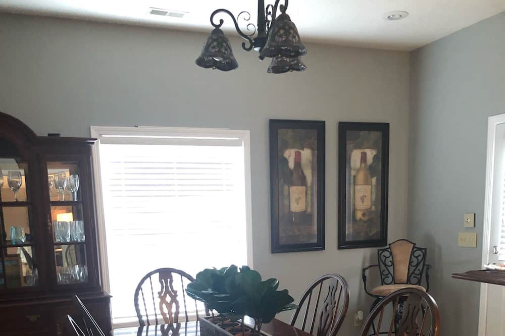 Photo of Kitchen in Leitchfield