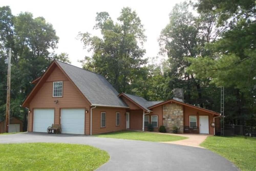 Photo of Outdoor in Leitchfield