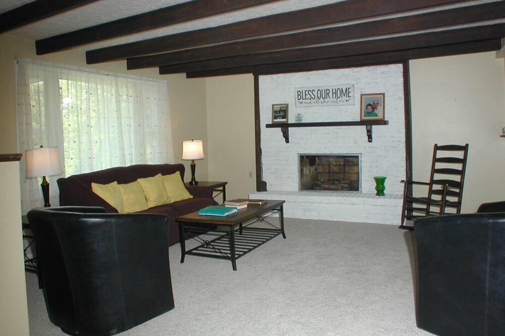 Photo of Livingroom in Monticello