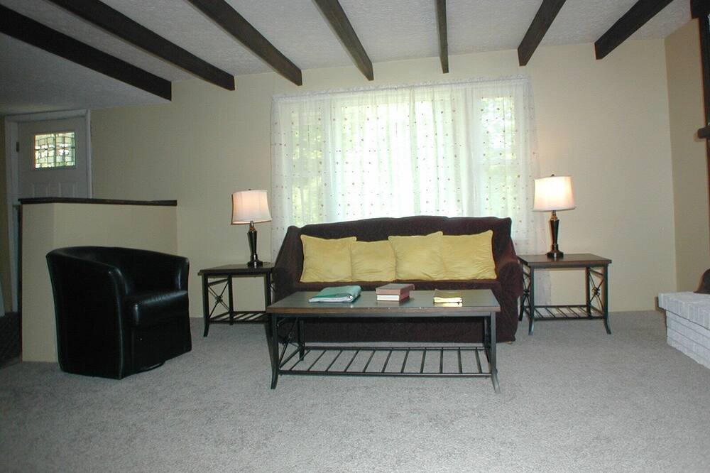 Photo of Livingroom in Monticello