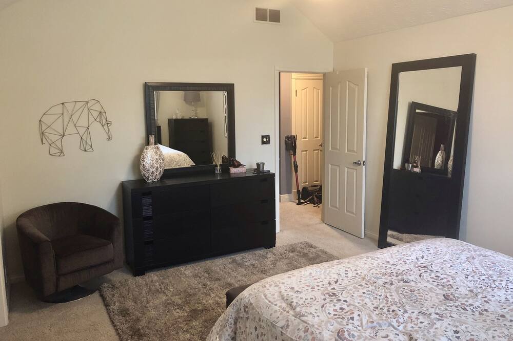 Photo of Bedroom in Pioneer Village