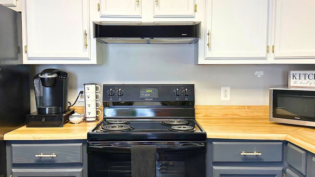 Photo of Kitchen in Flat Hollow Marina