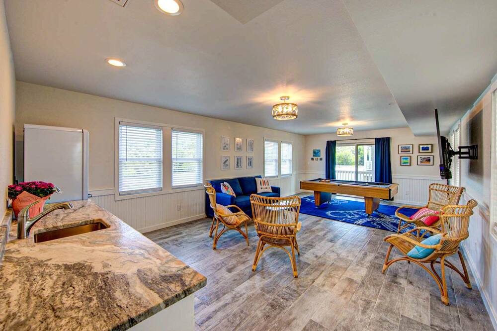 Photo of Bedroom in Wind Over Waves