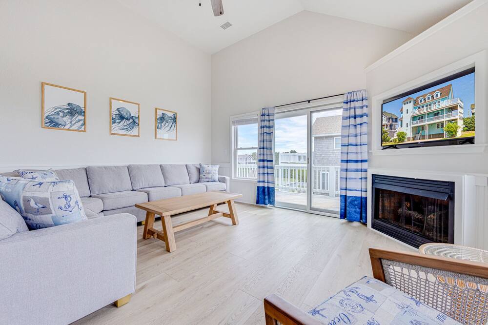 Photo of Bedroom in Wind Over Waves