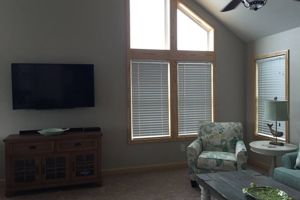 Photo of Livingroom in Avon