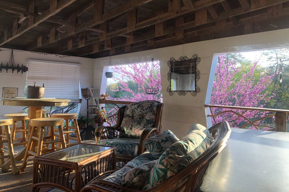 Photo of Livingroom in Monticello