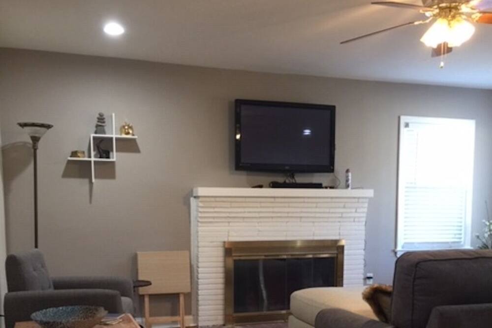 Photo of Livingroom in Shively