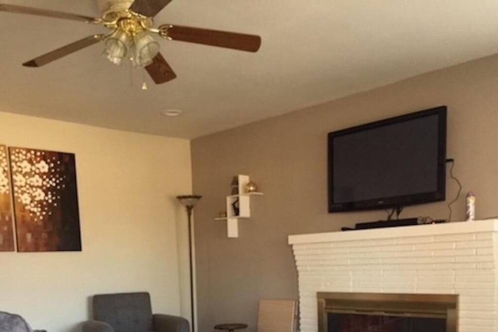Photo of Livingroom in Shively