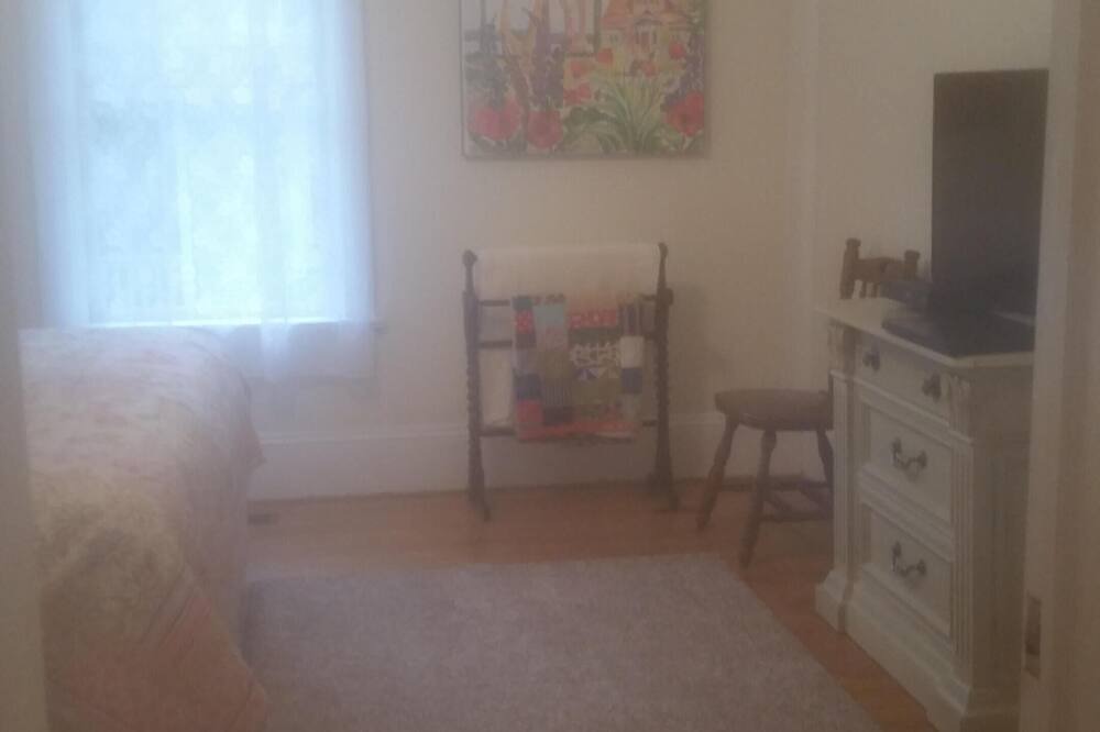 Photo of Bedroom in Murdock - Linden