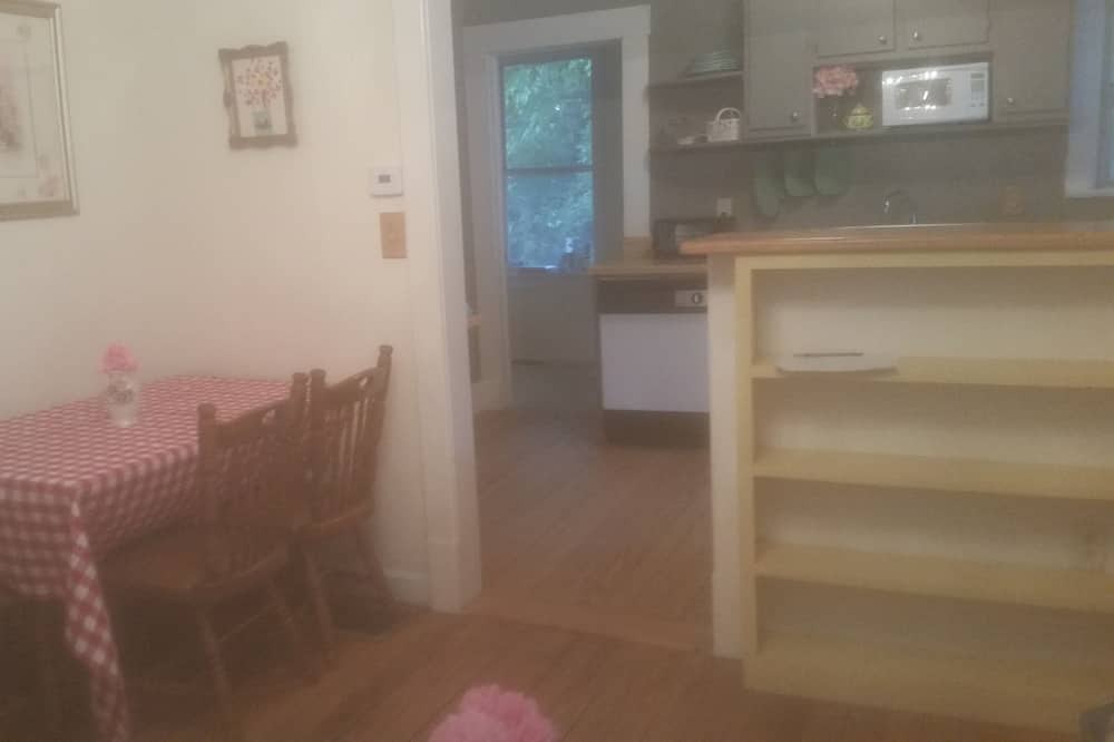 Photo of Kitchen in Murdock - Linden
