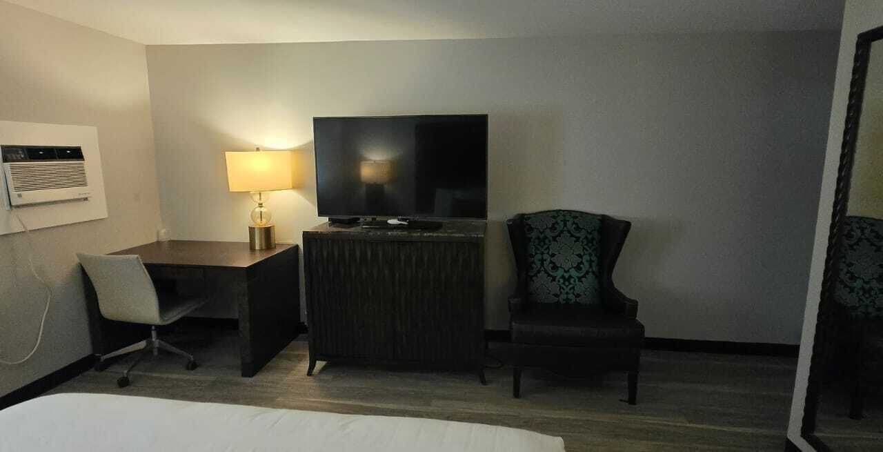 Photo of Bedroom in Redwood
