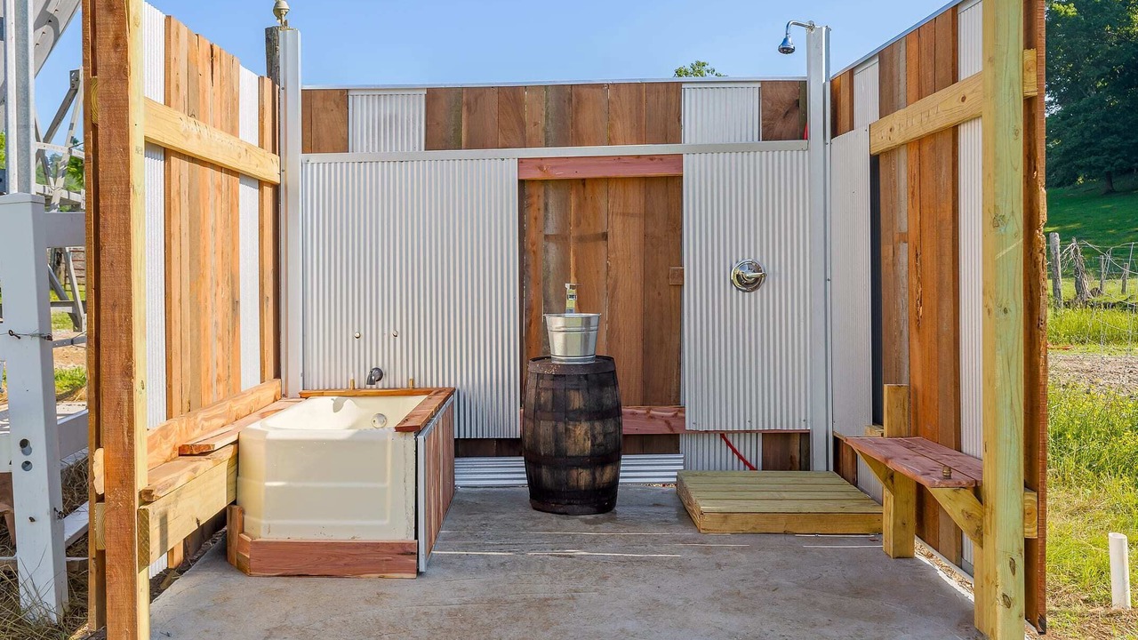 Photo of Patio Balcony in Lookout Valley Neighborhood Association