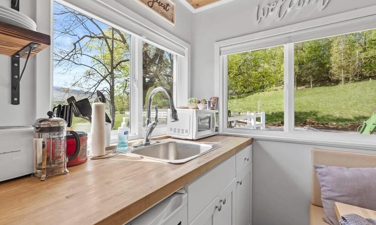 Photo of Kitchen in Lookout Valley Neighborhood Association