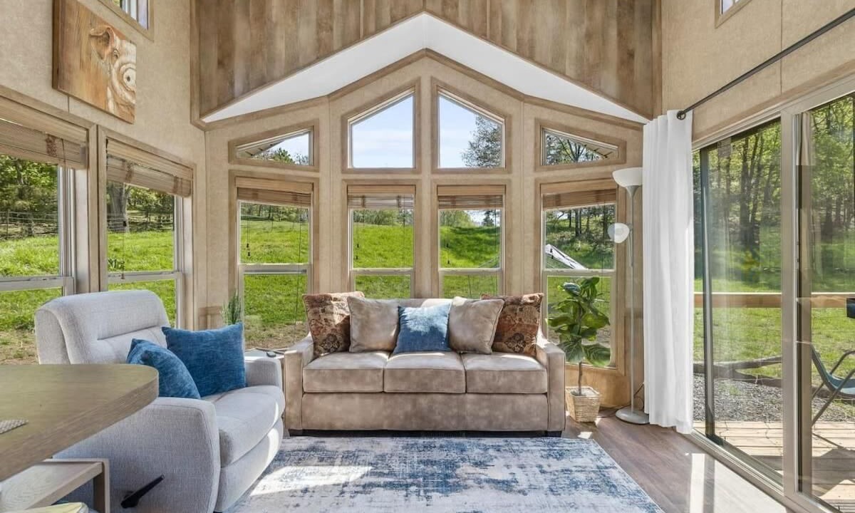 Photo of Livingroom in Lookout Valley Neighborhood Association