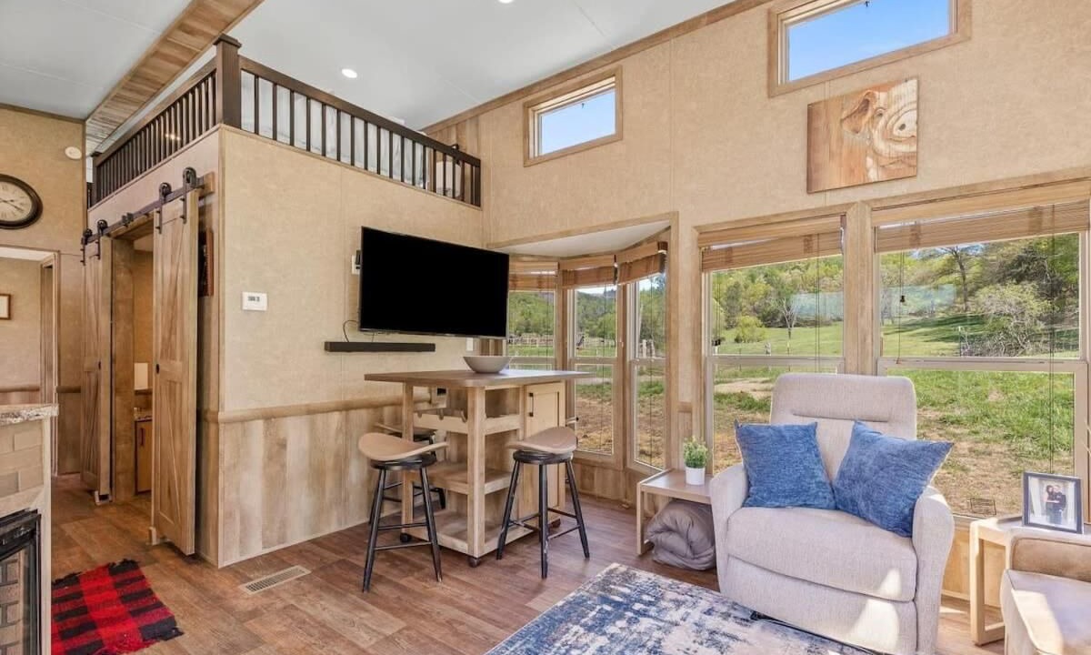 Photo of Livingroom in Lookout Valley Neighborhood Association