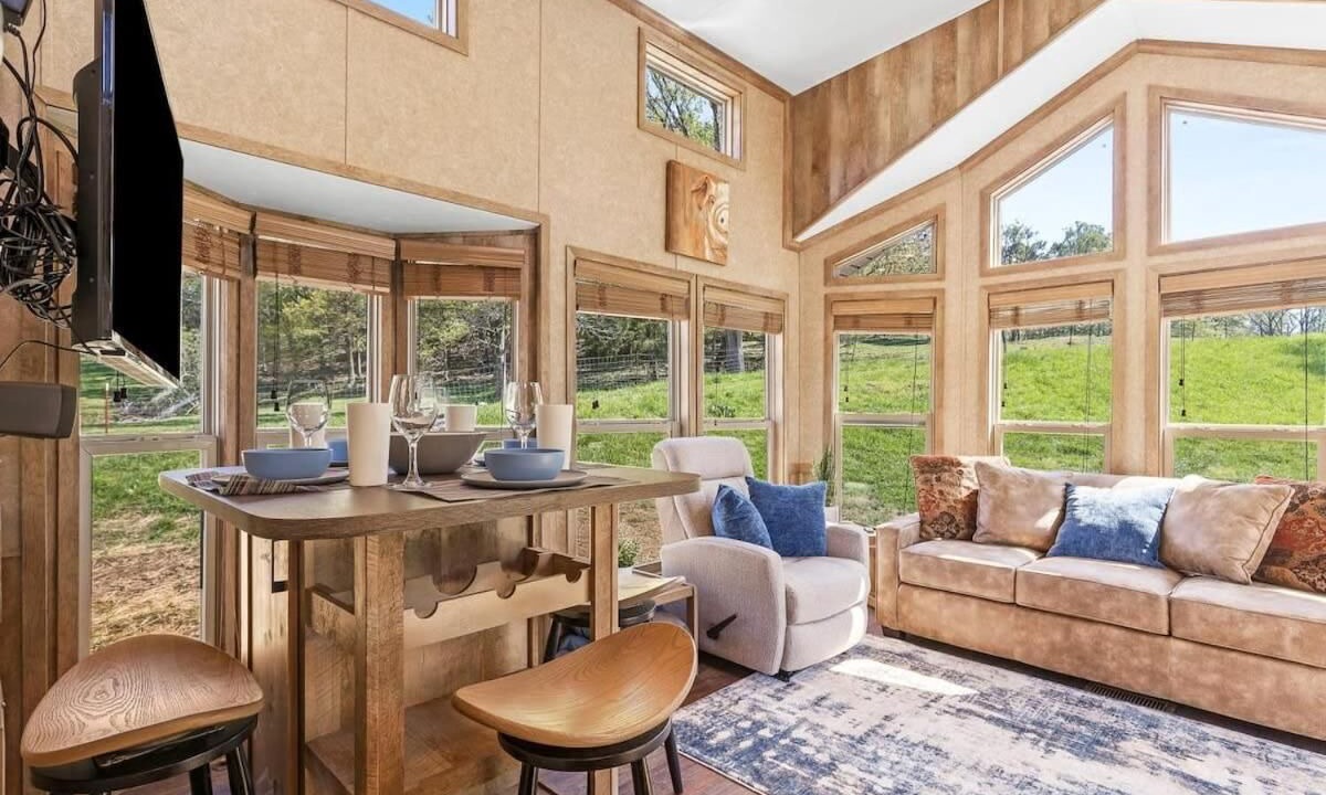 Photo of Livingroom in Lookout Valley Neighborhood Association