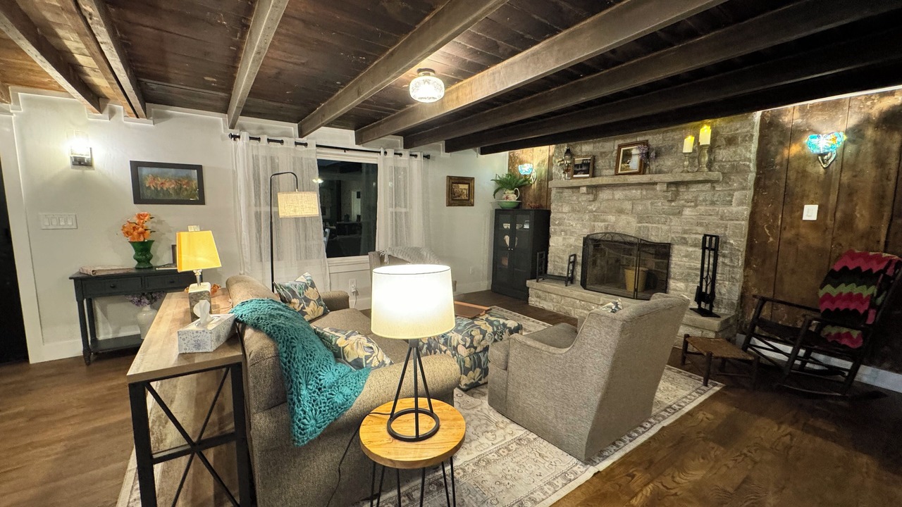 Photo of Livingroom in Monticello