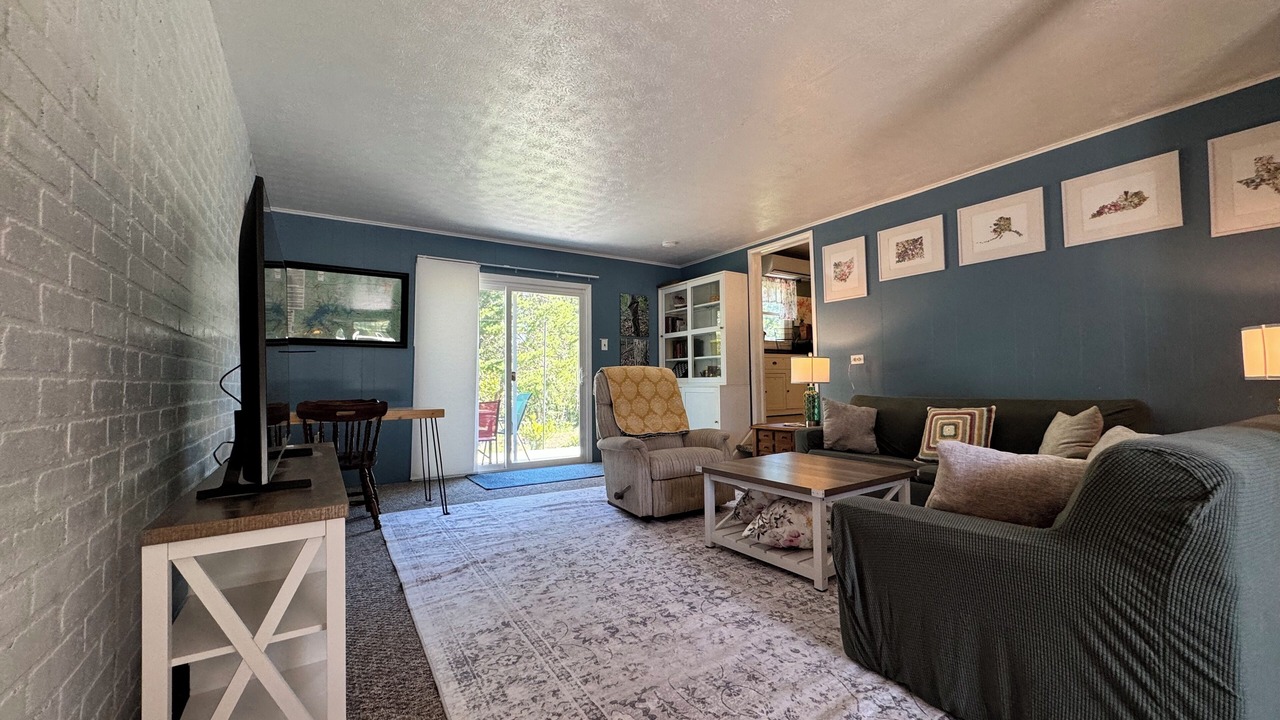 Photo of Livingroom in Monticello