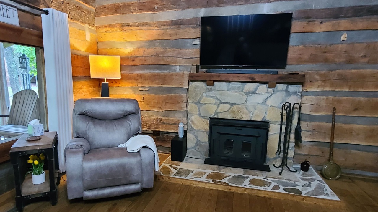 Photo of Livingroom in Pilot Mountain