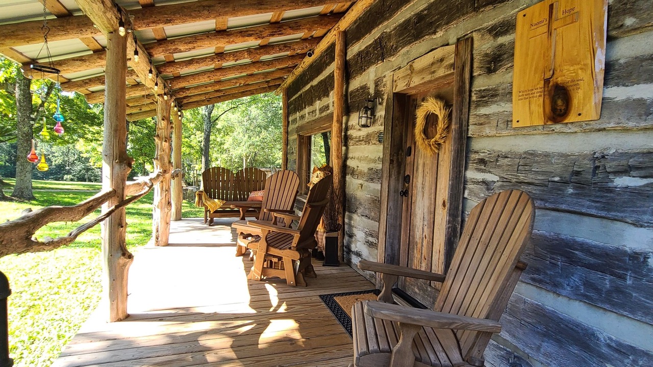 Photo of Patio Balcony in Pilot Mountain