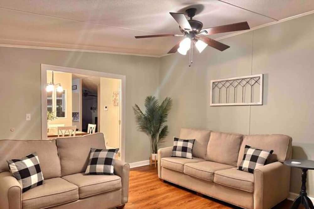 Photo of Livingroom in Semora