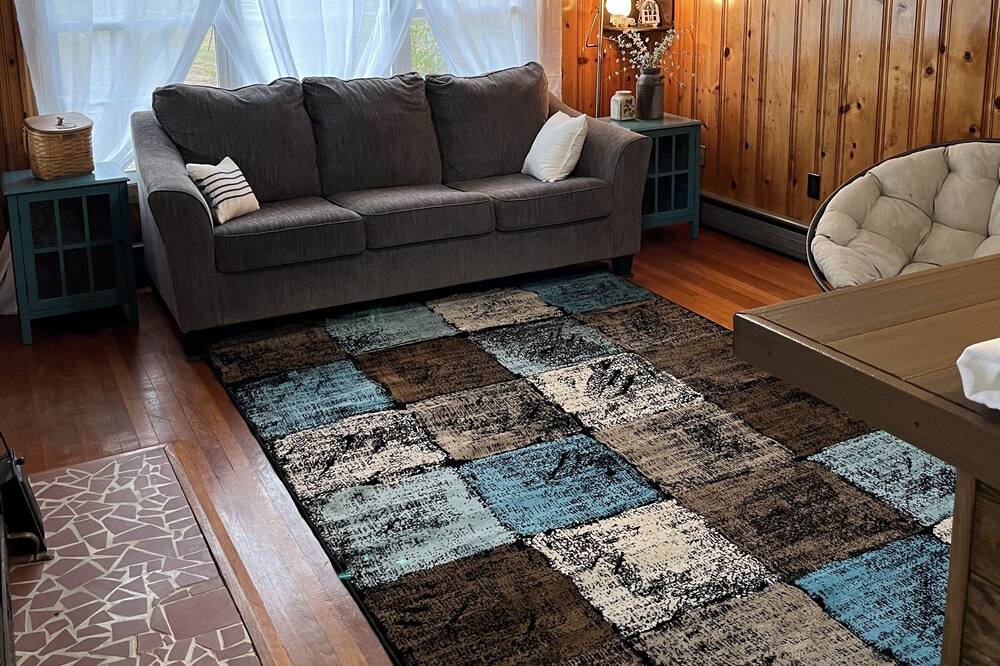 Photo of Livingroom in Yale