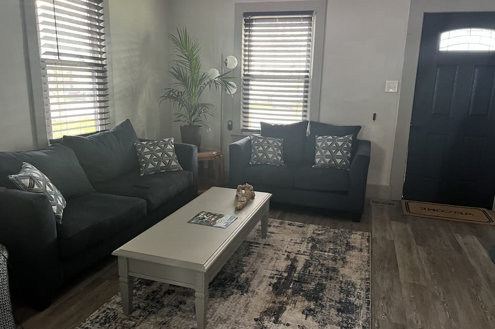 Photo of Livingroom in New Albany